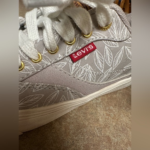 SOLD - Levi’s Grey Leaf Print Lace Up Sneakers - Picture 2 of 7